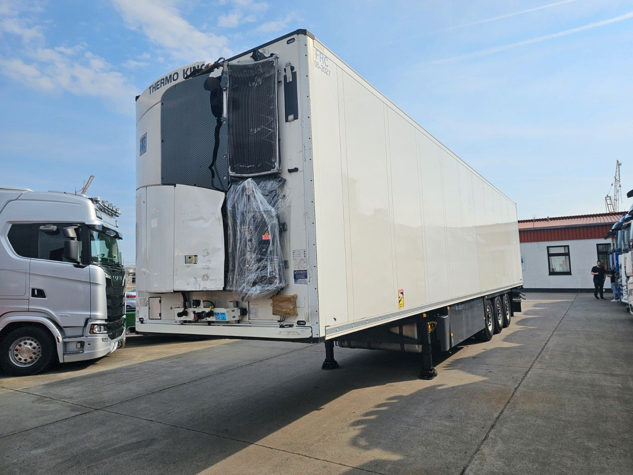 Schmitz Cargobull NKS * DOPPELST. * UNFALL * THERMOK. * LIFT * - Chladírenský návěs: obrázek 3 Schmitz Cargobull NKS * DOPPELST. * UNFALL * THERMOK. * LIFT * - Chladírenský návěs: obrázek 3
