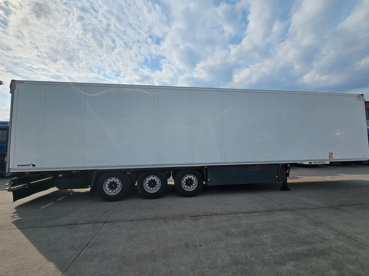Schmitz Cargobull NKS * DOPPELST. * UNFALL * THERMOK. * LIFT * - Chladírenský návěs: obrázek 4 Schmitz Cargobull NKS * DOPPELST. * UNFALL * THERMOK. * LIFT * - Chladírenský návěs: obrázek 4