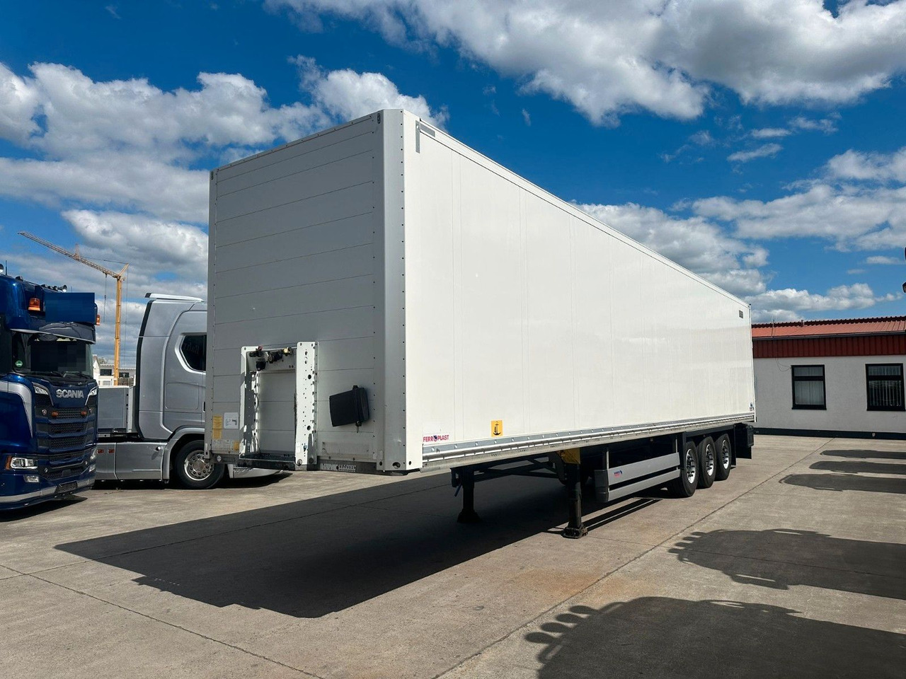 Schmitz Cargobull SCB*S3B * LIFTACHSE * DOPPELSTOCK * KOFFER * - Skříňový návěs: obrázek 1 Schmitz Cargobull SCB*S3B * LIFTACHSE * DOPPELSTOCK * KOFFER * - Skříňový návěs: obrázek 1