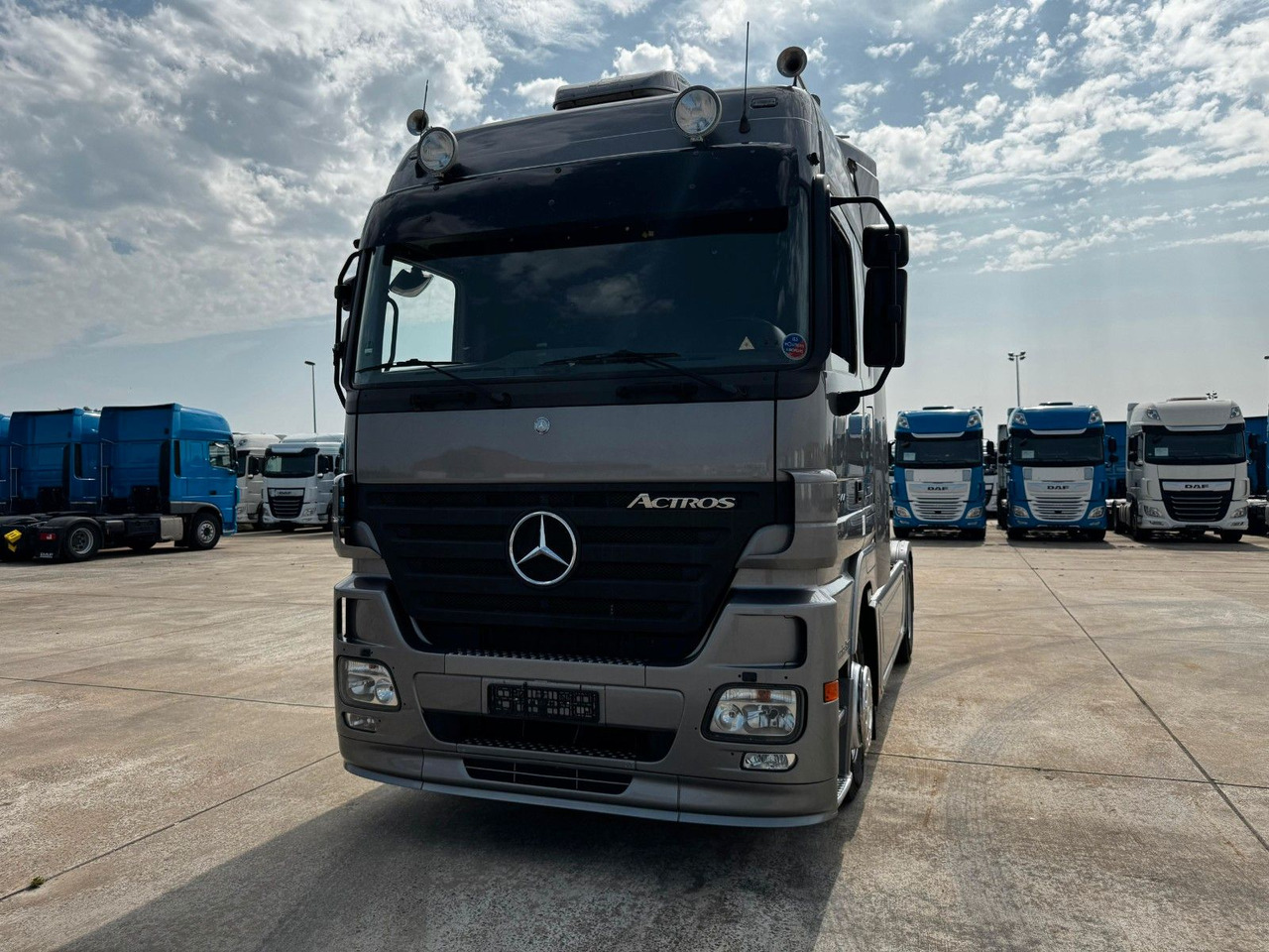 Mercedes-Benz ACTROS 1844 * AUTOMATIK * TOP * NEUE REIFEN - Tahač: obrázek 3 Mercedes-Benz ACTROS 1844 * AUTOMATIK * TOP * NEUE REIFEN - Tahač: obrázek 3