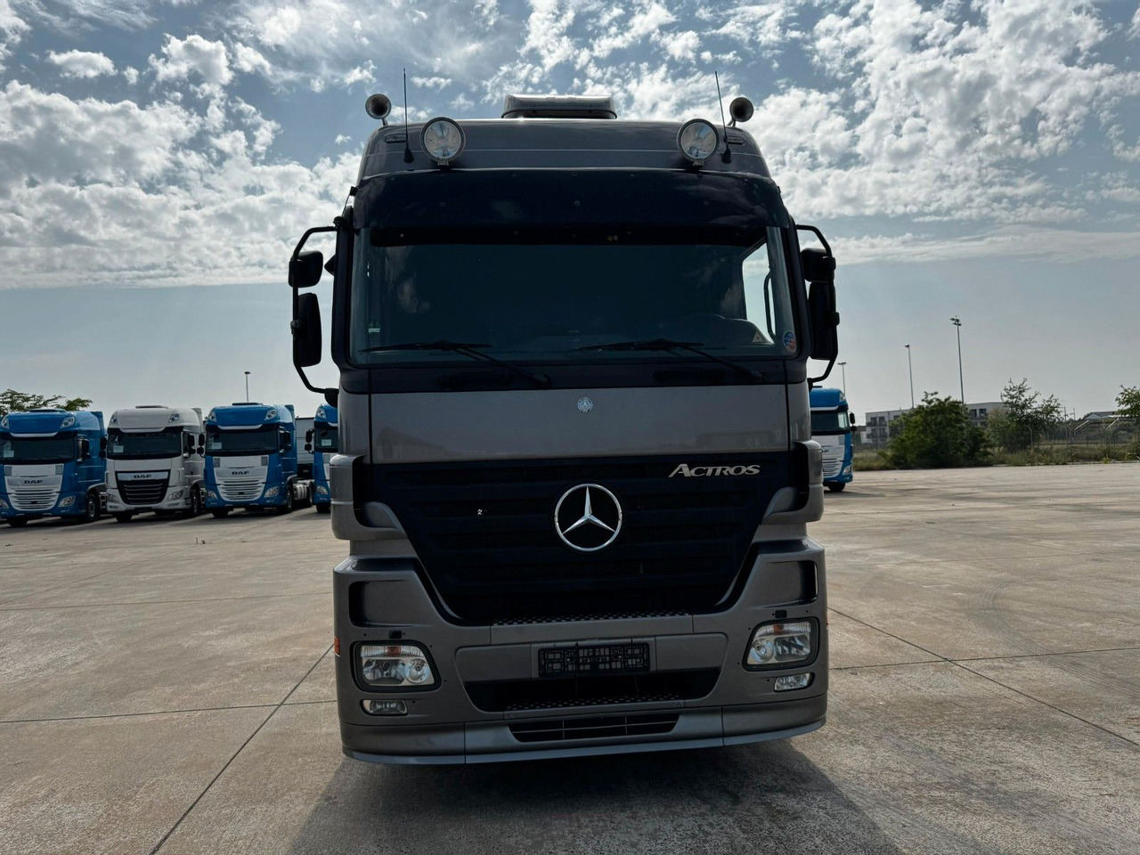 Mercedes-Benz ACTROS 1844 * AUTOMATIK * TOP * NEUE REIFEN - Tahač: obrázek 2 Mercedes-Benz ACTROS 1844 * AUTOMATIK * TOP * NEUE REIFEN - Tahač: obrázek 2
