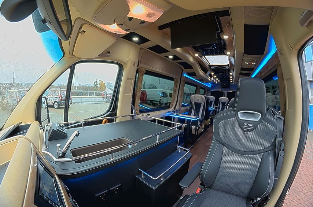 Mercedes-Benz Sprinter 319 VIP 8+1 Mercedes-Benz Sprinter 319 VIP 8+1 - Minibus, Mikrobus: obrázek 4 Mercedes-Benz Sprinter 319 VIP 8+1 Mercedes-Benz Sprinter 319 VIP 8+1 - Minibus, Mikrobus: obrázek 4