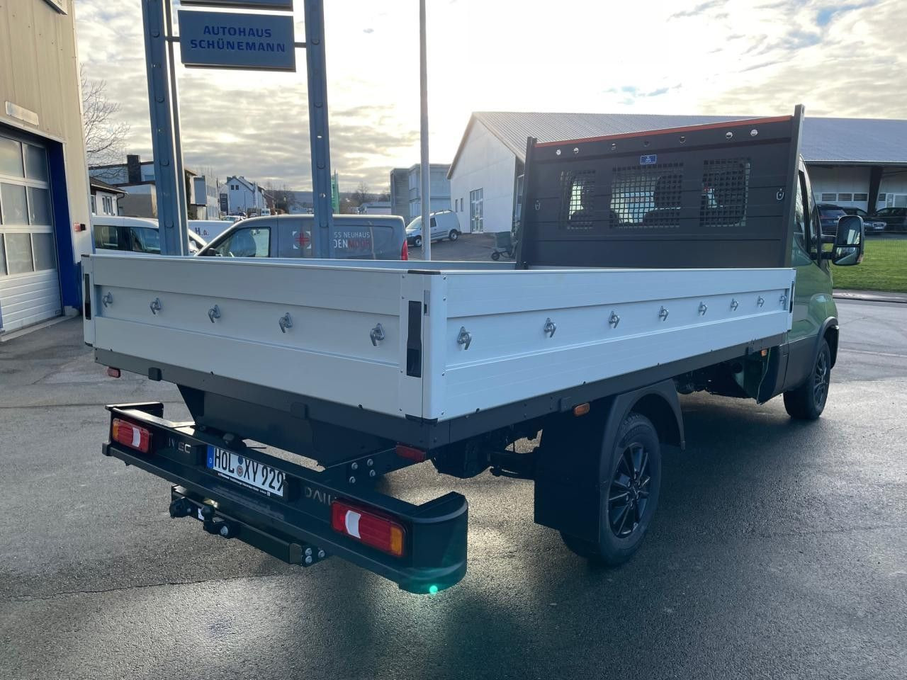 Iveco Daily 35S14A8 Euro6 Klima AHK Navi ZV Iveco Daily 35S14A8 Euro6 Klima AHK Navi ZV - Dodávka valník: obrázek 4 Iveco Daily 35S14A8 Euro6 Klima AHK Navi ZV Iveco Daily 35S14A8 Euro6 Klima AHK Navi ZV - Dodávka valník: obrázek 4