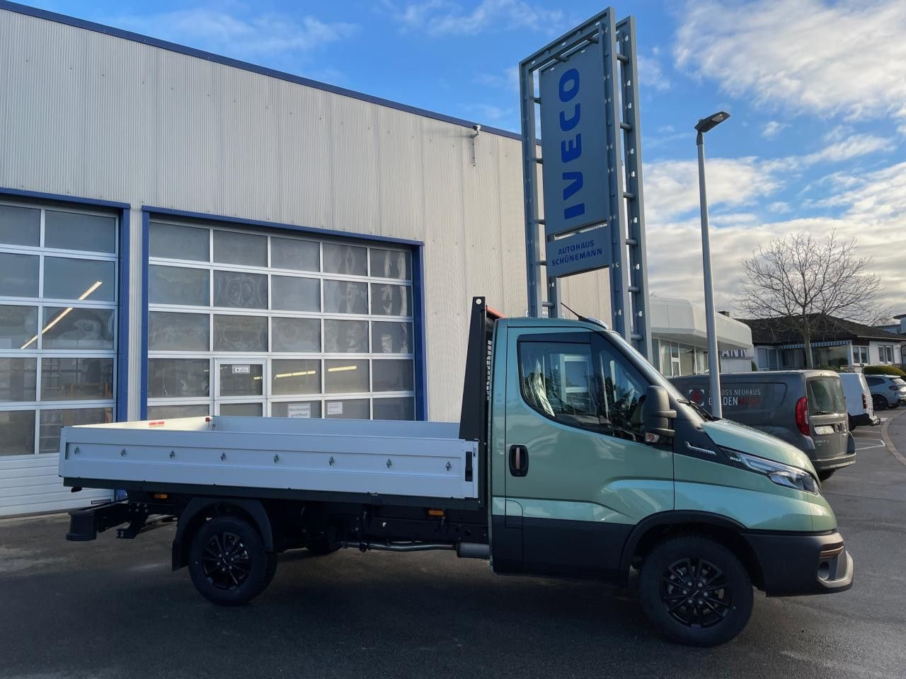 Iveco Daily 35S14A8 Euro6 Klima AHK Navi ZV Iveco Daily 35S14A8 Euro6 Klima AHK Navi ZV - Dodávka valník: obrázek 3 Iveco Daily 35S14A8 Euro6 Klima AHK Navi ZV Iveco Daily 35S14A8 Euro6 Klima AHK Navi ZV - Dodávka valník: obrázek 3