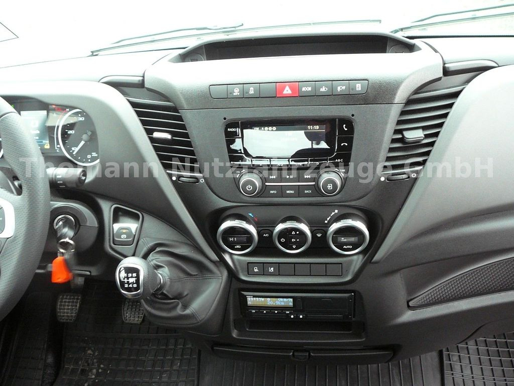 Nový Odtahovka, Dodávka Iveco DAILY 70C18 Schiebeplateau Luftfederung: obrázek 17