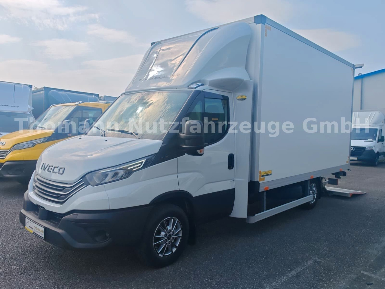 Iveco Daily 35S18 Koffer + LBW Navi/ACC Tempomat - Dodávka skřín: obrázek 3 Iveco Daily 35S18 Koffer + LBW Navi/ACC Tempomat - Dodávka skřín: obrázek 3