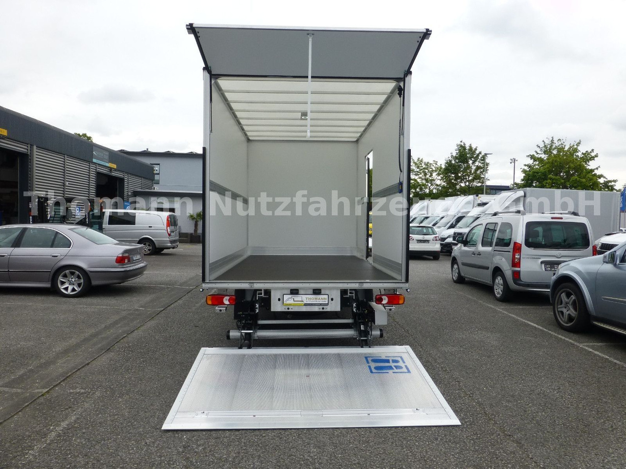 Dodávka skřín Renault NEW Master 2025 Koffer mit BÄR Ladebordwand: obrázek 10