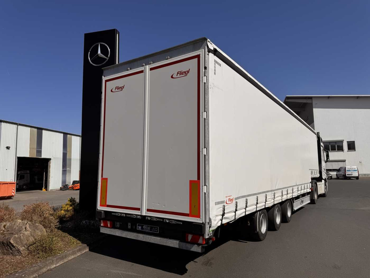 Fliegl SDS 350 Schiebeplane+Verdeck XL SAF 20.900Km - Podvalníkový návěs: obrázek 5 Fliegl SDS 350 Schiebeplane+Verdeck XL SAF 20.900Km - Podvalníkový návěs: obrázek 5