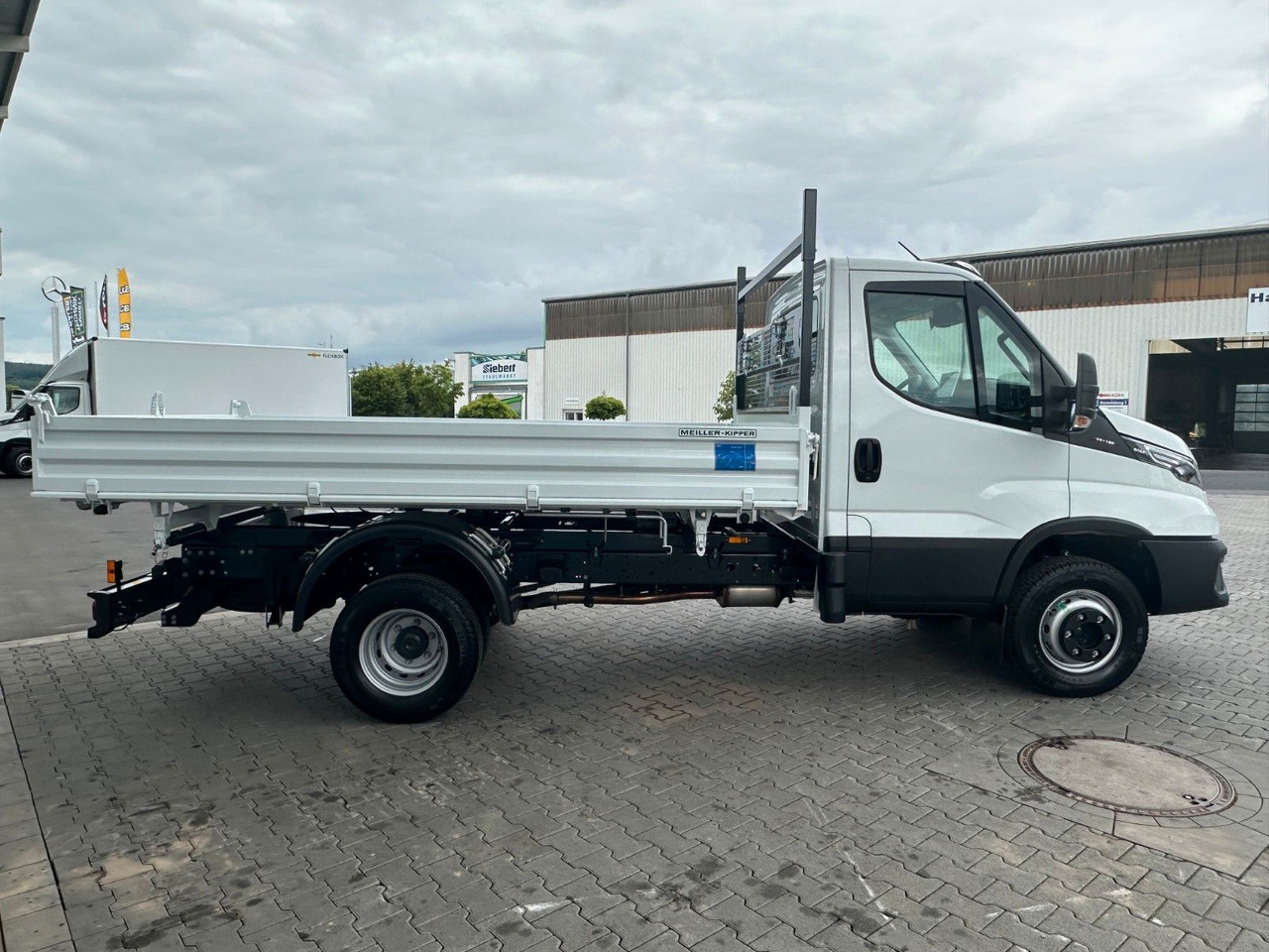 Iveco 70C18H 3-S.-Kipper Meiller *R3.450mm*2xAHK* - Dodávka sklápěč: obrázek 4 Iveco 70C18H 3-S.-Kipper Meiller *R3.450mm*2xAHK* - Dodávka sklápěč: obrázek 4