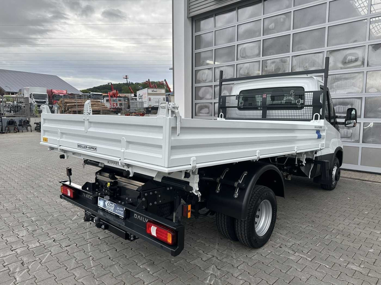 Iveco 70C18H 3-S.-Kipper Meiller *R3.450mm*2xAHK* - Dodávka sklápěč: obrázek 5 Iveco 70C18H 3-S.-Kipper Meiller *R3.450mm*2xAHK* - Dodávka sklápěč: obrázek 5