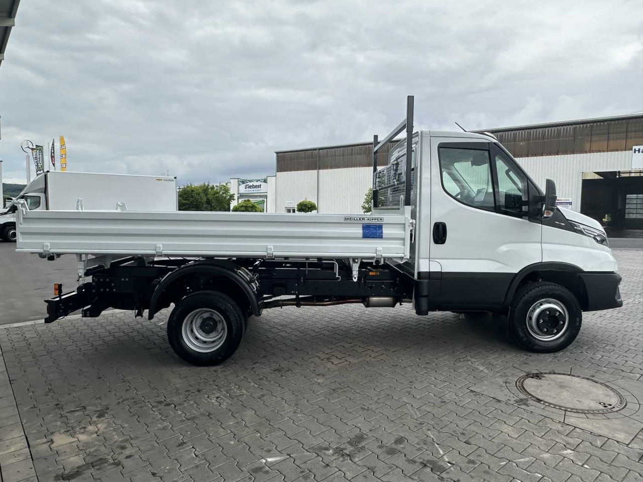 Iveco 70C18H 3-S.-Kipper Meiller *R3.450mm*2xAHK* - Dodávka sklápěč: obrázek 4 Iveco 70C18H 3-S.-Kipper Meiller *R3.450mm*2xAHK* - Dodávka sklápěč: obrázek 4