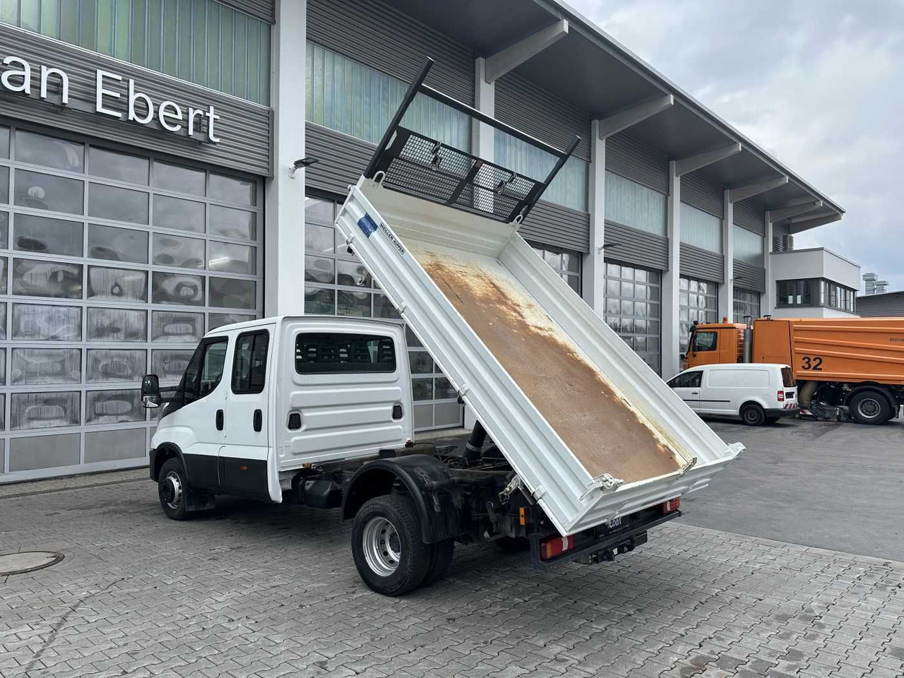 Iveco 70C18H 3-S.Kipper *R.3750mm*7Sitze*AHK* - Dodávka sklápěč: obrázek 3 Iveco 70C18H 3-S.Kipper *R.3750mm*7Sitze*AHK* - Dodávka sklápěč: obrázek 3