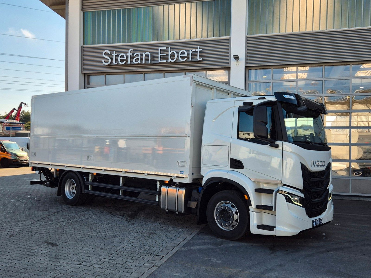 Iveco AT190S40/FP Böse Schwenkwand LBW AHK - Skříňový nákladní auto: obrázek 4 Iveco AT190S40/FP Böse Schwenkwand LBW AHK - Skříňový nákladní auto: obrázek 4