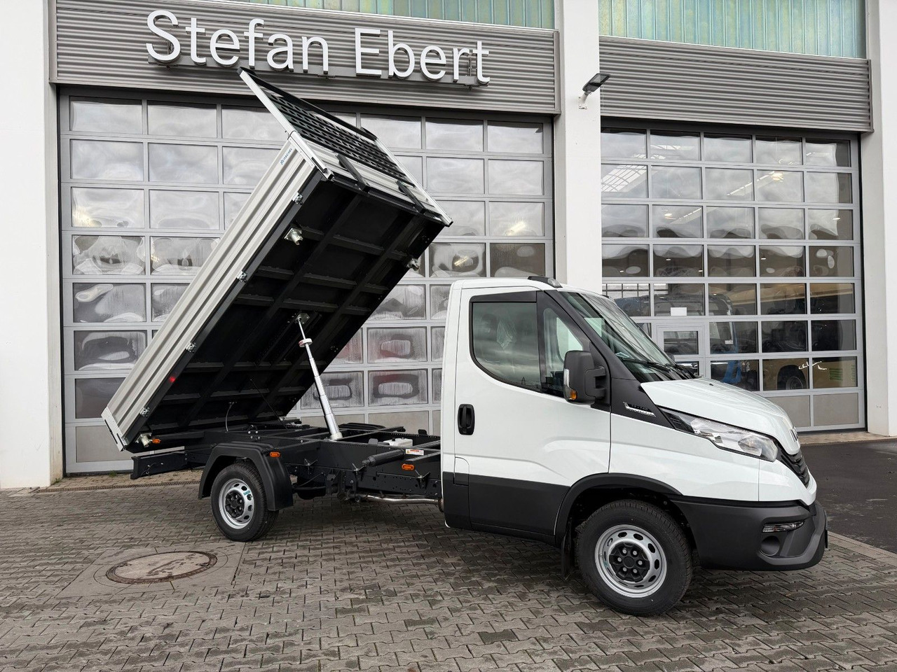 Iveco Daily 35S14 A8*R3.450mm*Automatik*Kamera*2Sitze* - Dodávka sklápěč: obrázek 2 Iveco Daily 35S14 A8*R3.450mm*Automatik*Kamera*2Sitze* - Dodávka sklápěč: obrázek 2