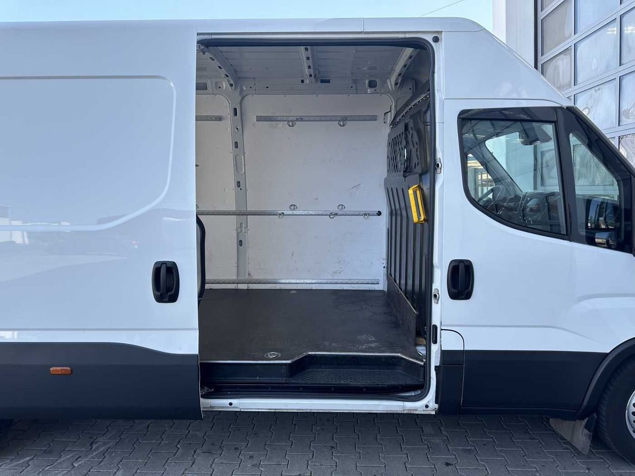 Iveco Daily 35S16 A8 *Klima*Radstand4.100mm* - Furgon: obrázek 5 Iveco Daily 35S16 A8 *Klima*Radstand4.100mm* - Furgon: obrázek 5