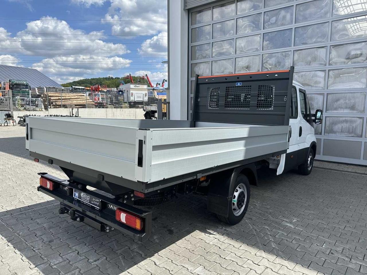 Iveco Daily 35S16 H 3.0L *R3.750mm*AHK*Automatik* 2x - Dodávka valník: obrázek 4 Iveco Daily 35S16 H 3.0L *R3.750mm*AHK*Automatik* 2x - Dodávka valník: obrázek 4