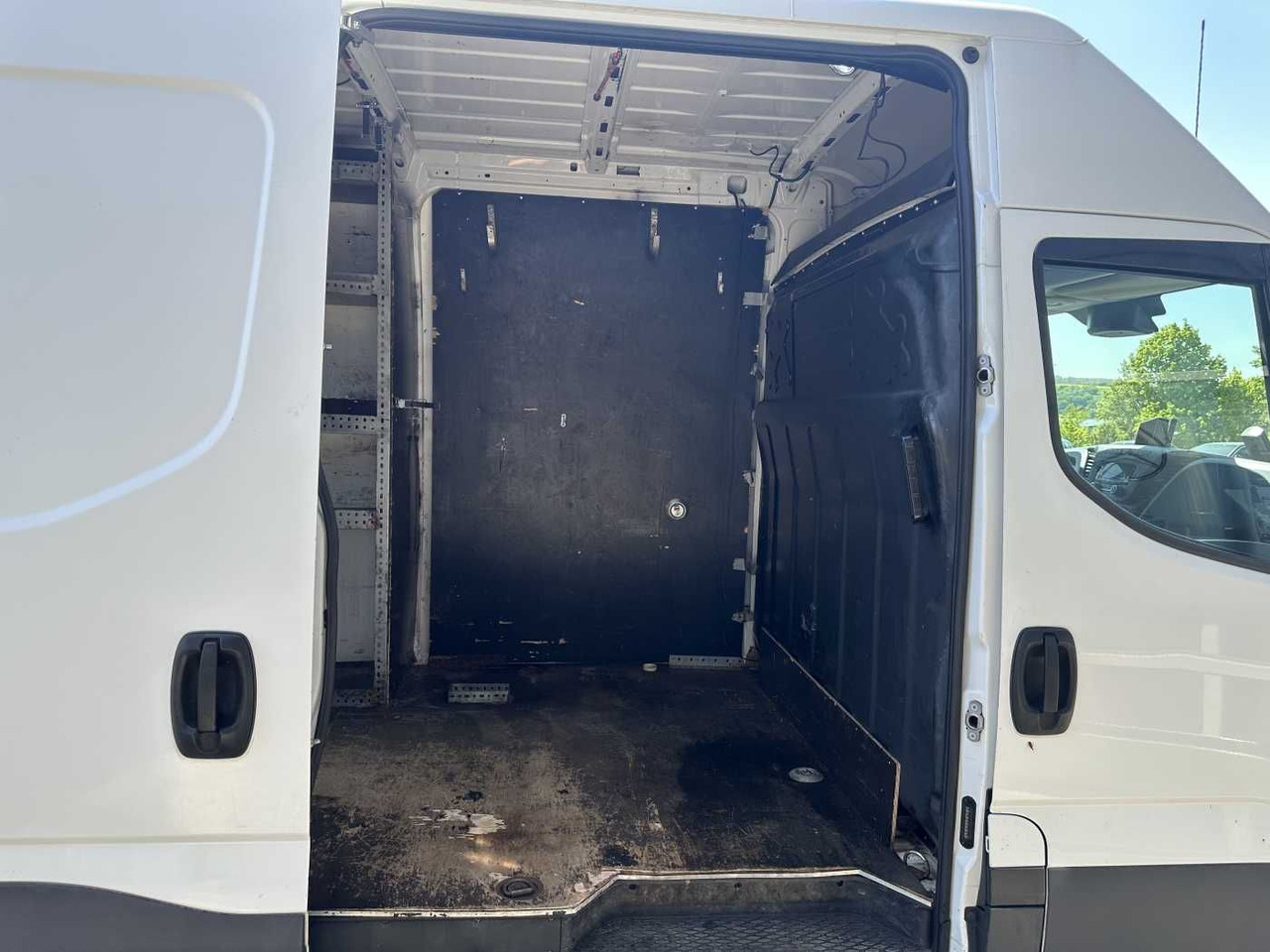 Iveco Daily 50C16 R4.100mm *AHK*Automatik*Ladekran* - Furgon: obrázek 5 Iveco Daily 50C16 R4.100mm *AHK*Automatik*Ladekran* - Furgon: obrázek 5