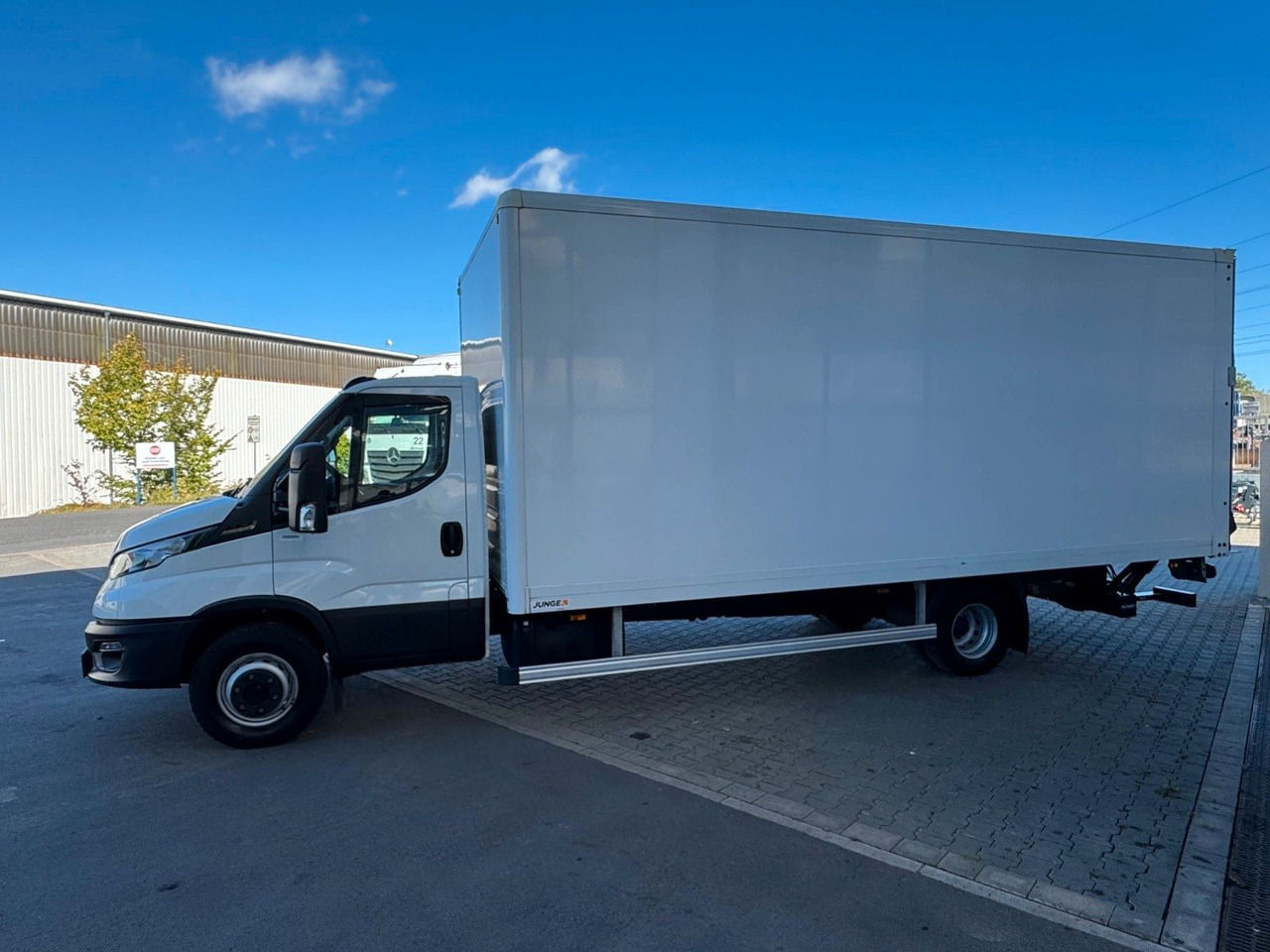Iveco Daily 70C18 A8 *Koffer*LBW*Automatik* - Dodávka skřín: obrázek 4 Iveco Daily 70C18 A8 *Koffer*LBW*Automatik* - Dodávka skřín: obrázek 4