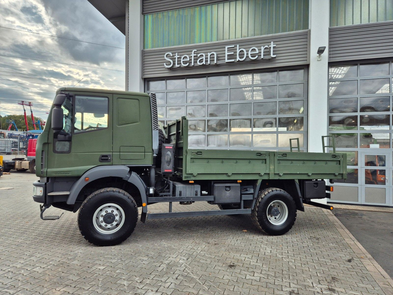 Iveco Eurocargo ML100E22WM-BW 4x4 Pritsche L-Haus Bett - Nákladní automobil valníkový/ Plošinový: obrázek 5 Iveco Eurocargo ML100E22WM-BW 4x4 Pritsche L-Haus Bett - Nákladní automobil valníkový/ Plošinový: obrázek 5