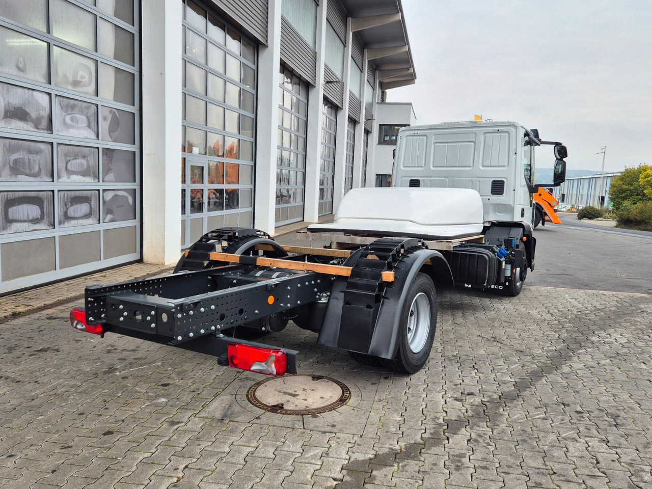 Podvozek s kabinou Iveco Eurocargo ML120E21/FP Spoiler Klima Xenon 3 St.: obrázek 10 Podvozek s kabinou Iveco Eurocargo ML120E21/FP Spoiler Klima Xenon 3 St.: obrázek 10