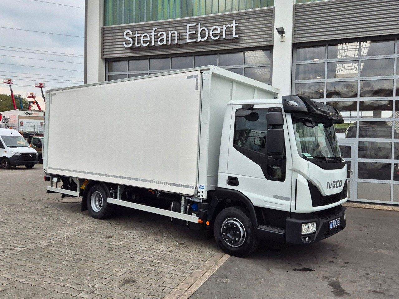Iveco Eurocargo ML120EL25/P Böse Schiebeplanen LBW AHK - Přepravník nápojů: obrázek 4 Iveco Eurocargo ML120EL25/P Böse Schiebeplanen LBW AHK - Přepravník nápojů: obrázek 4