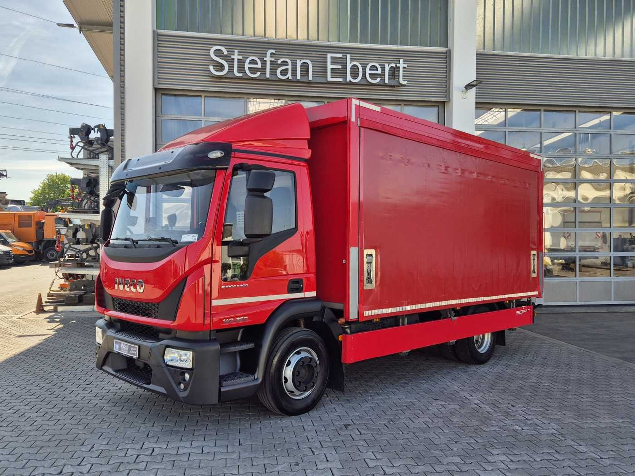 Iveco Eurocargo ML140E25/P Schiebeplanen LBW 1.500kg - Přepravník nápojů: obrázek 1 Iveco Eurocargo ML140E25/P Schiebeplanen LBW 1.500kg - Přepravník nápojů: obrázek 1
