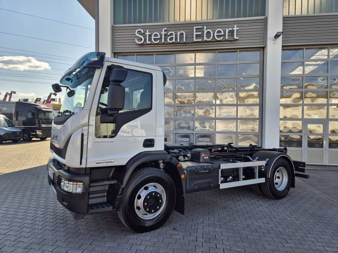 Iveco Eurocargo ML160E25/P HIAB Multilift XR10S4150 - Hákový nosič kontejnerů: obrázek 4 Iveco Eurocargo ML160E25/P HIAB Multilift XR10S4150 - Hákový nosič kontejnerů: obrázek 4