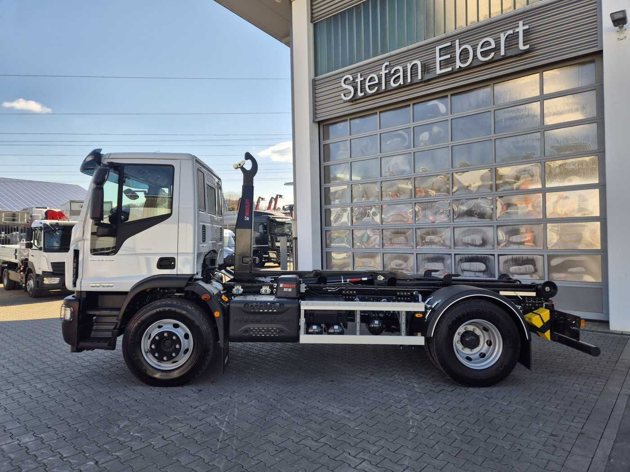 Iveco Eurocargo ML160E25/P HIAB Multilift XR10S4150 - Hákový nosič kontejnerů: obrázek 5 Iveco Eurocargo ML160E25/P HIAB Multilift XR10S4150 - Hákový nosič kontejnerů: obrázek 5