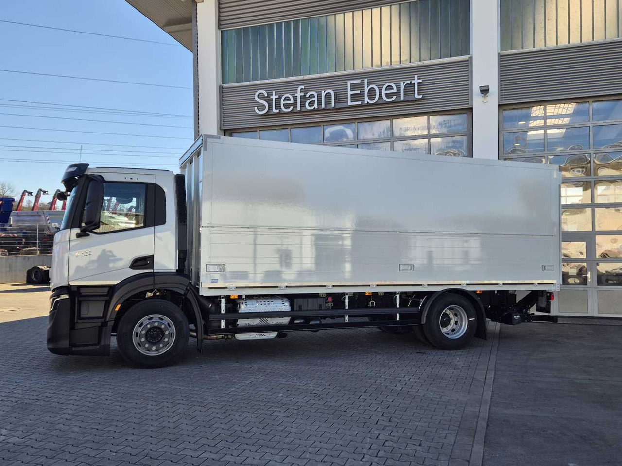 Iveco S-Way AD190S40/FP Böse Schwenkwand LBW 2x AHK - Přepravník nápojů: obrázek 3 Iveco S-Way AD190S40/FP Böse Schwenkwand LBW 2x AHK - Přepravník nápojů: obrázek 3