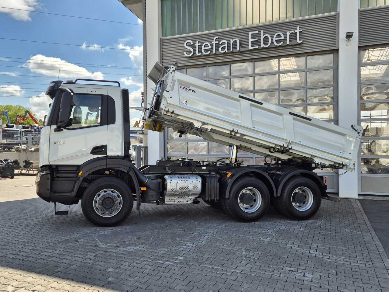Iveco X-Way AD300X48Z HR 6x4 Intarder Bordmatic Kamera - Sklápěč: obrázek 4 Iveco X-Way AD300X48Z HR 6x4 Intarder Bordmatic Kamera - Sklápěč: obrázek 4