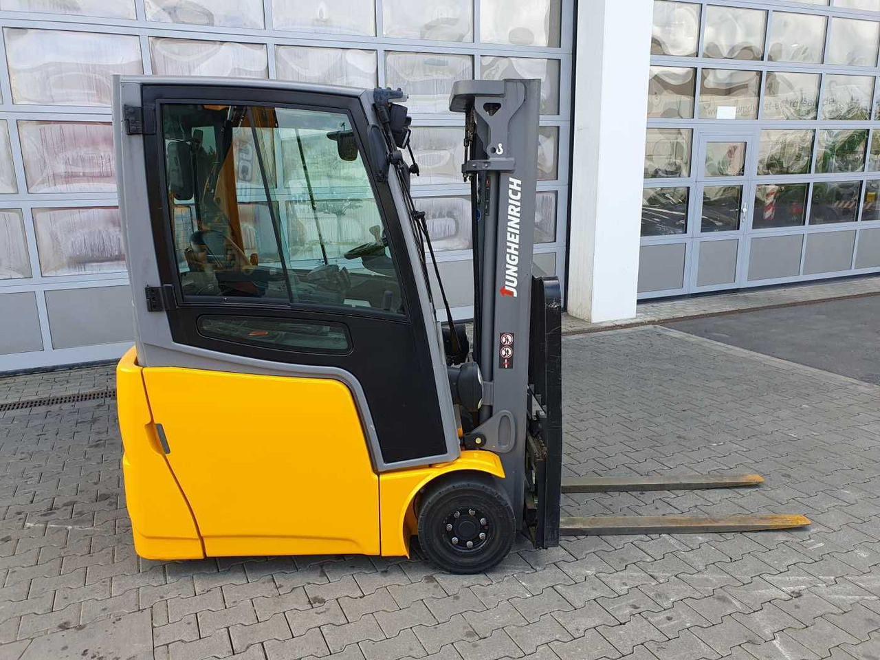 Jungheinrich EFG 215 / Triplex: 4.25m! / SS / 2.472h! / 2020 - Elektrický vysokozdvižný vozík: obrázek 3 Jungheinrich EFG 215 / Triplex: 4.25m! / SS / 2.472h! / 2020 - Elektrický vysokozdvižný vozík: obrázek 3