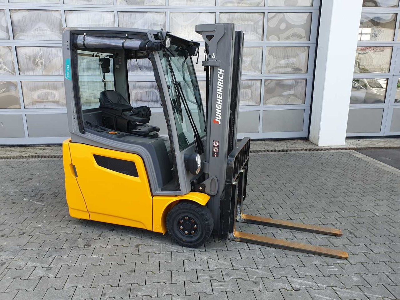 Jungheinrich EFG 215 / Triplex: 4.25m! / nur 3.439h! / 2022 - Elektrický vysokozdvižný vozík: obrázek 2 Jungheinrich EFG 215 / Triplex: 4.25m! / nur 3.439h! / 2022 - Elektrický vysokozdvižný vozík: obrázek 2
