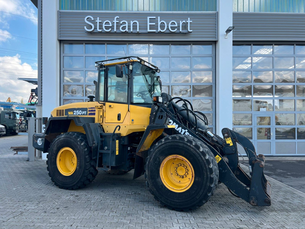 Komatsu WA 250 PT - 5H / 12.390h / - Kolový nakladač: obrázek 1 Komatsu WA 250 PT - 5H / 12.390h / - Kolový nakladač: obrázek 1