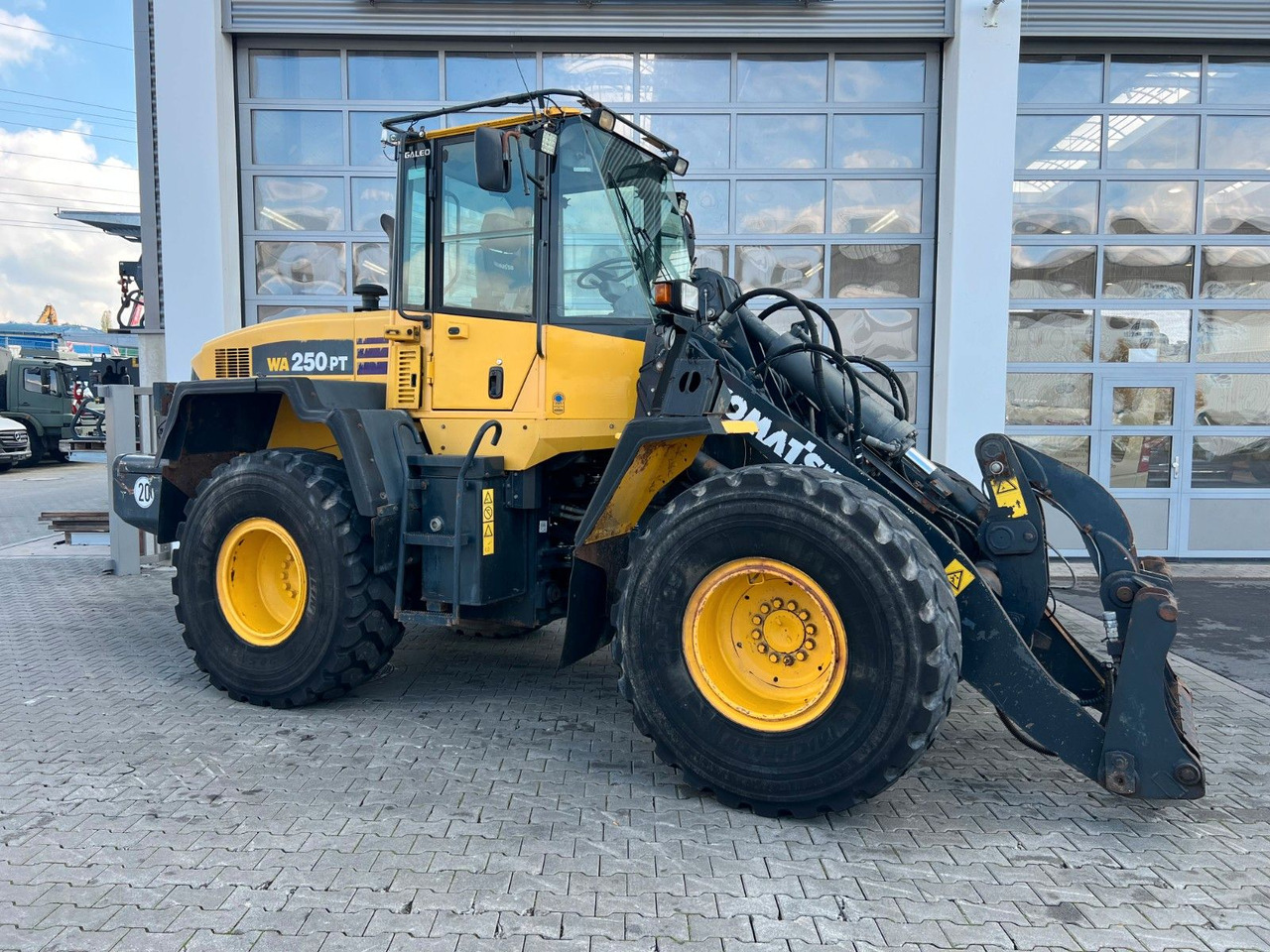 Komatsu WA 250 PT - 5H / 12.390h / - Kolový nakladač: obrázek 2 Komatsu WA 250 PT - 5H / 12.390h / - Kolový nakladač: obrázek 2