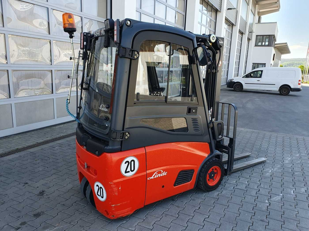 Linde E14 - 01 / Triplex: 4.10m! / SS / nur 1.003h! - Elektrický vysokozdvižný vozík: obrázek 3 Linde E14 - 01 / Triplex: 4.10m! / SS / nur 1.003h! - Elektrický vysokozdvižný vozík: obrázek 3