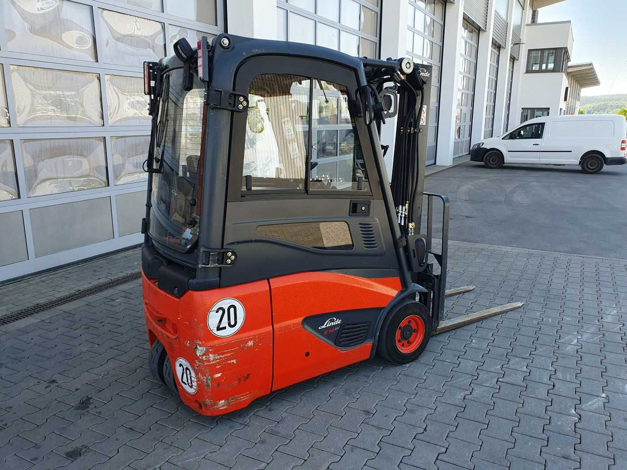 Linde E14 - 01 / Triplex: 4.10m! / SS / nur 2.899h! - Elektrický vysokozdvižný vozík: obrázek 3 Linde E14 - 01 / Triplex: 4.10m! / SS / nur 2.899h! - Elektrický vysokozdvižný vozík: obrázek 3