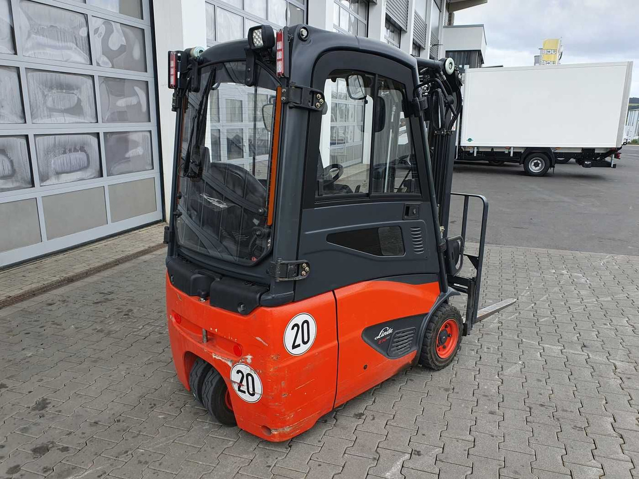 Linde E14 - 02 / Triplex: 4.00m! / SS / nur 2.119h! - Elektrický vysokozdvižný vozík: obrázek 4 Linde E14 - 02 / Triplex: 4.00m! / SS / nur 2.119h! - Elektrický vysokozdvižný vozík: obrázek 4