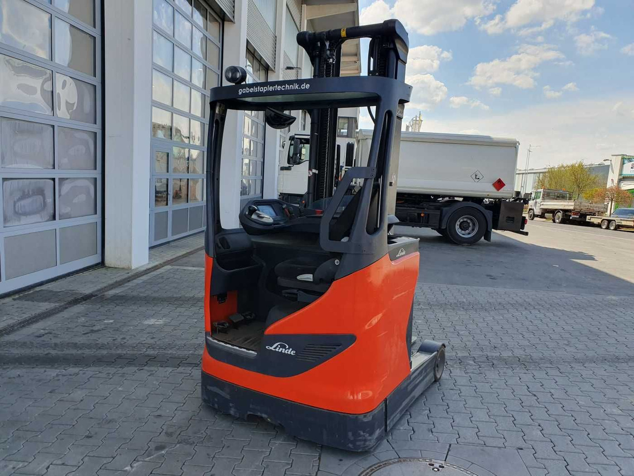 Linde R12B-01 / nur 2.394h! / Hubhöhe: 6m / 2015 - Retrak: obrázek 5 Linde R12B-01 / nur 2.394h! / Hubhöhe: 6m / 2015 - Retrak: obrázek 5