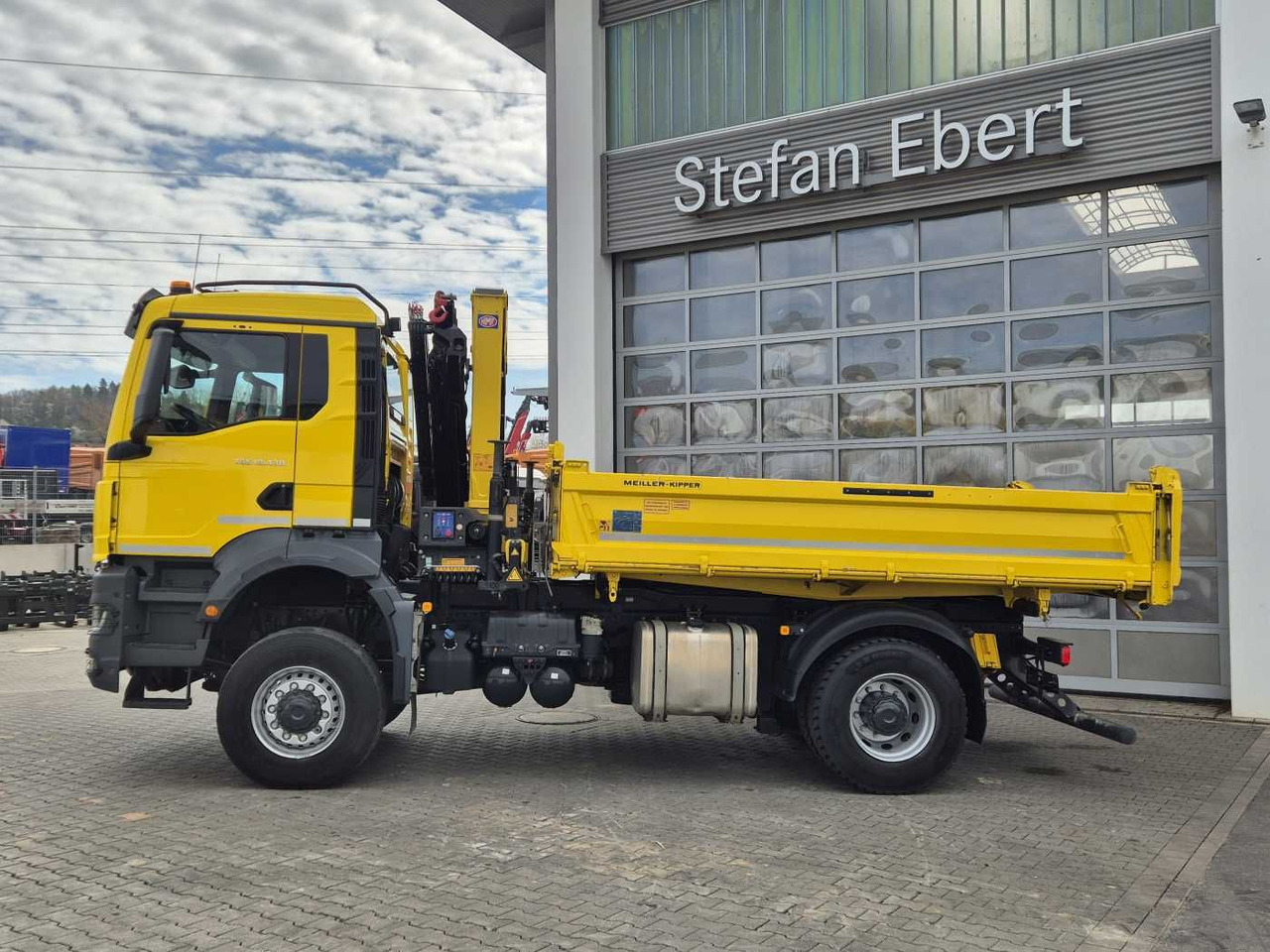 MAN TGS 18.430 4x4 BL Kran HMF 1130K-RCS Funk AHK - Sklápěč: obrázek 4 MAN TGS 18.430 4x4 BL Kran HMF 1130K-RCS Funk AHK - Sklápěč: obrázek 4