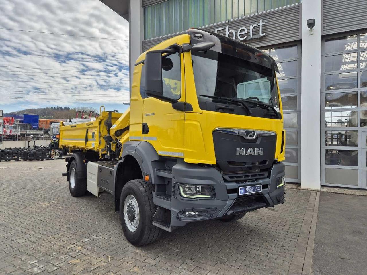 MAN TGS 18.430 4x4 BL Kran HMF 1130K-RCS Funk AHK - Sklápěč: obrázek 3 MAN TGS 18.430 4x4 BL Kran HMF 1130K-RCS Funk AHK - Sklápěč: obrázek 3