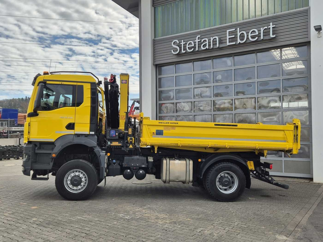 MAN TGS 18.430 4x4 BL Kran HMF 1130K-RCS Funk AHK - Sklápěč: obrázek 4 MAN TGS 18.430 4x4 BL Kran HMF 1130K-RCS Funk AHK - Sklápěč: obrázek 4