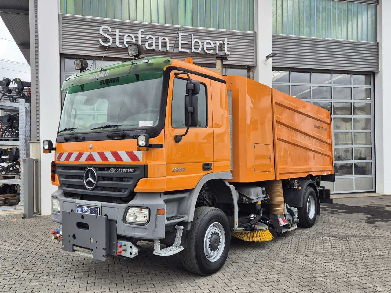 Mercedes-Benz Actros 2032 A 4x4 Bucher STKF 9500 Airport 30x - Zametací vůz: obrázek 1 Mercedes-Benz Actros 2032 A 4x4 Bucher STKF 9500 Airport 30x - Zametací vůz: obrázek 1