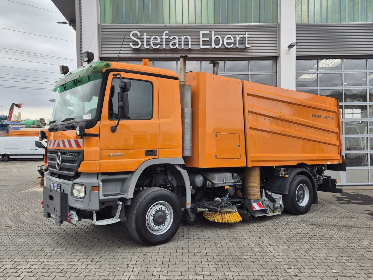 Mercedes-Benz Actros 2032 A 4x4 Bucher STKF 9500 Airport 30x - Zametací vůz: obrázek 3 Mercedes-Benz Actros 2032 A 4x4 Bucher STKF 9500 Airport 30x - Zametací vůz: obrázek 3