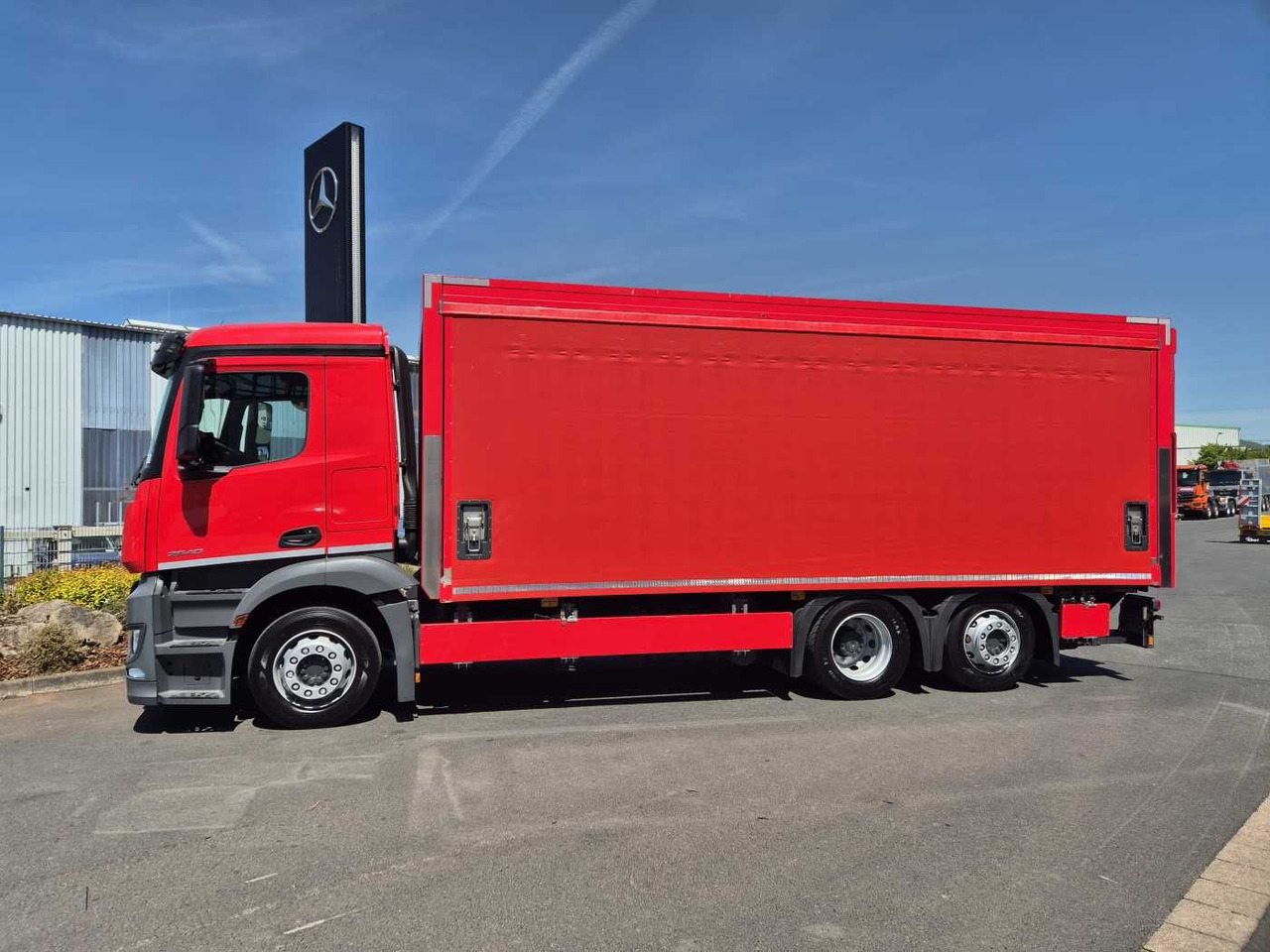 Mercedes-Benz Antos 2540 LnR 6x2 LBW Schiebeplanen AHK - Přepravník nápojů: obrázek 4 Mercedes-Benz Antos 2540 LnR 6x2 LBW Schiebeplanen AHK - Přepravník nápojů: obrázek 4