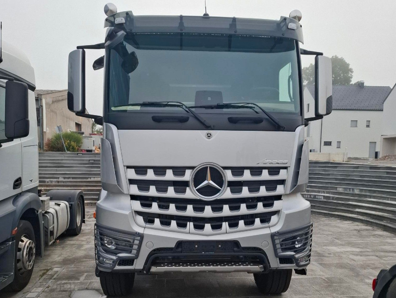 Mercedes-Benz Arocs 4153 8x4 Fahrgestell - Podvozek s kabinou: obrázek 2 Mercedes-Benz Arocs 4153 8x4 Fahrgestell - Podvozek s kabinou: obrázek 2