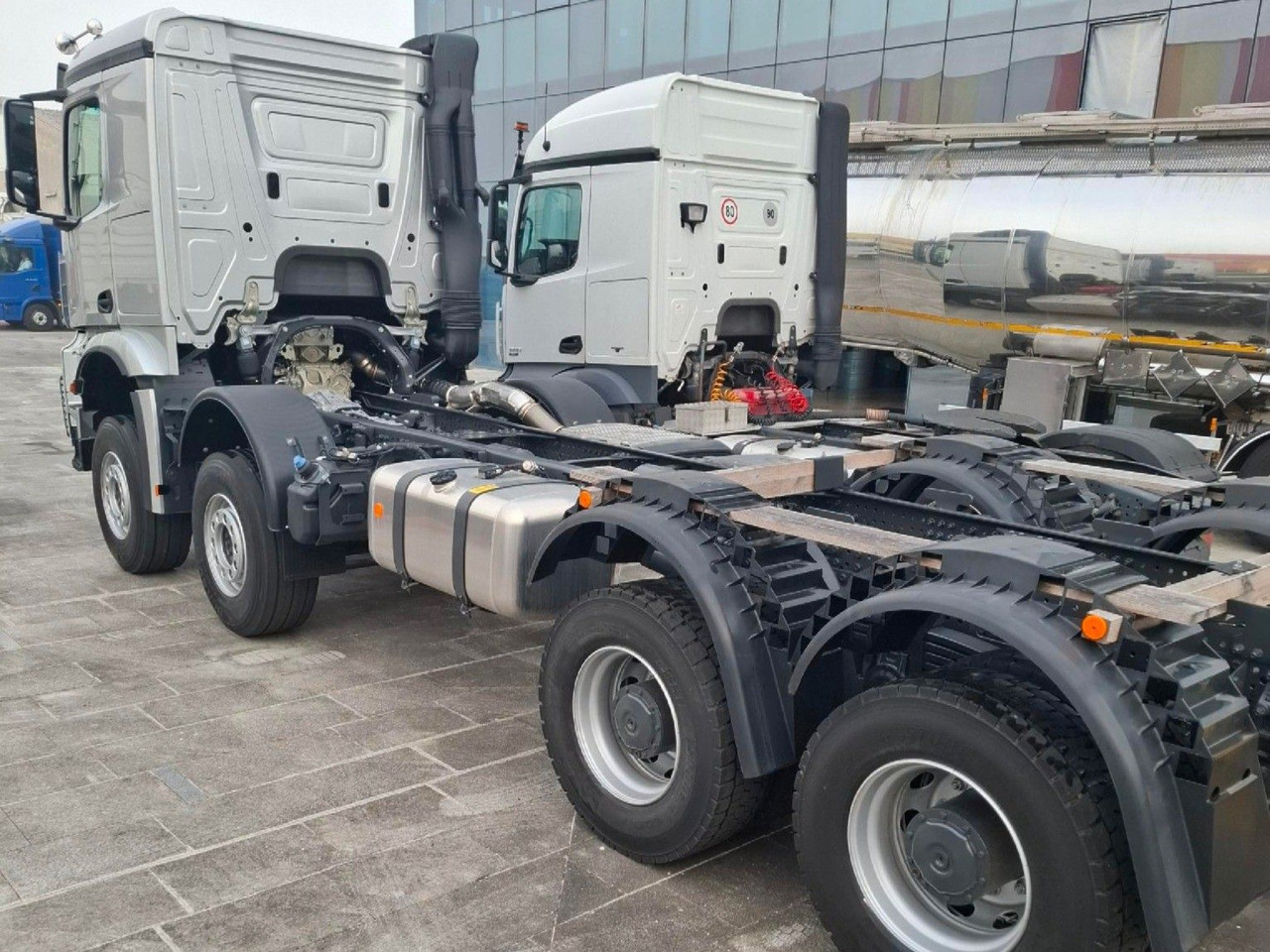 Mercedes-Benz Arocs 4153 8x4 Fahrgestell - Podvozek s kabinou: obrázek 3 Mercedes-Benz Arocs 4153 8x4 Fahrgestell - Podvozek s kabinou: obrázek 3