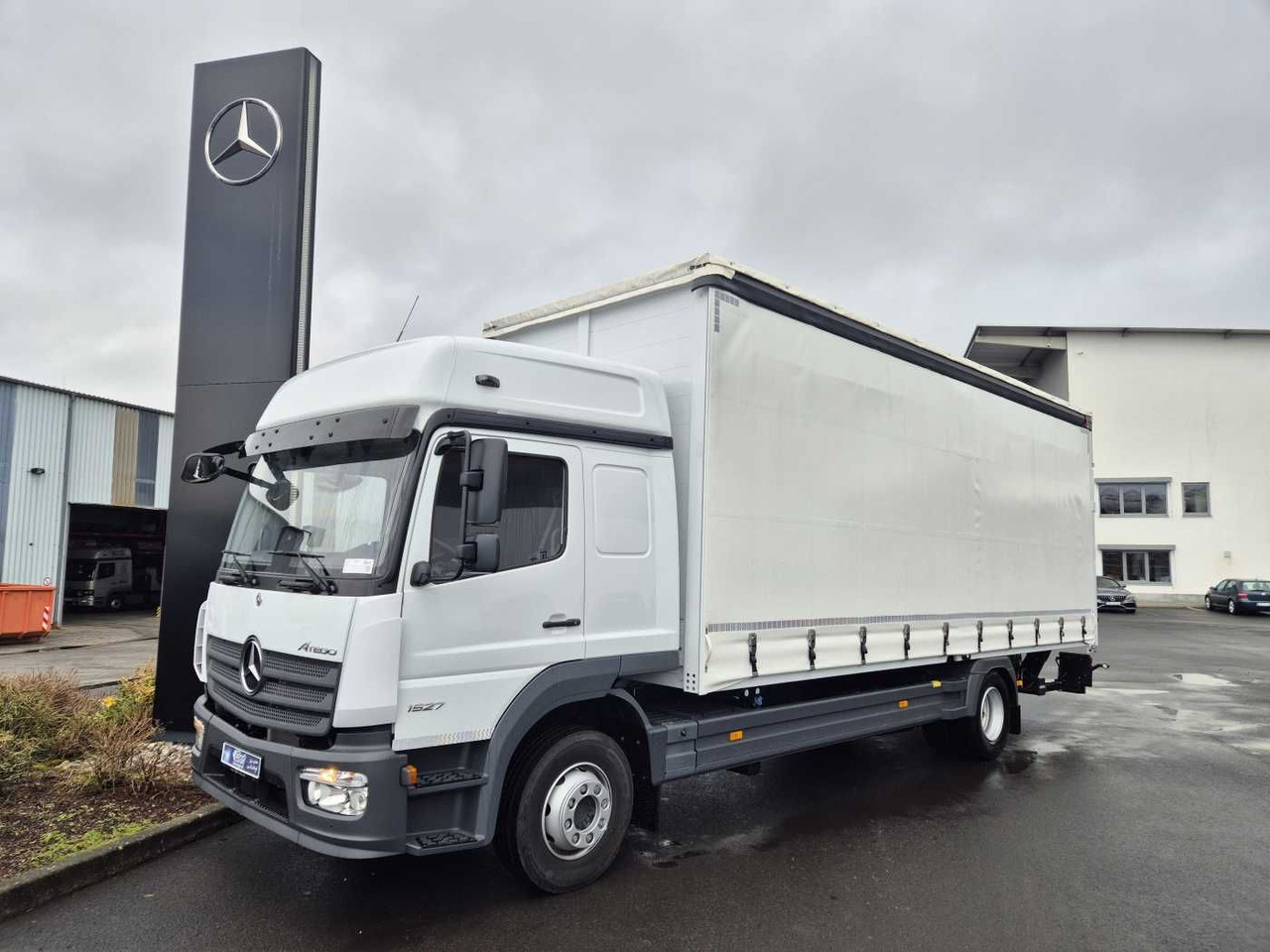 Mercedes-Benz Atego 1527 L L-Haus LBW Palfinger 1.500kg 2 Bett - Plachtový nákladní auto: obrázek 1 Mercedes-Benz Atego 1527 L L-Haus LBW Palfinger 1.500kg 2 Bett - Plachtový nákladní auto: obrázek 1
