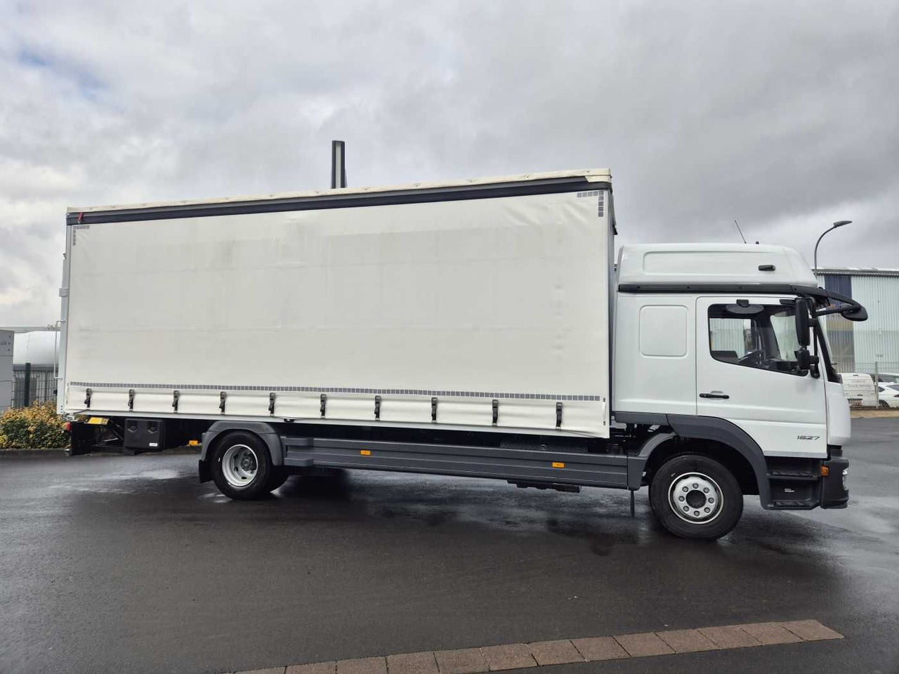 Mercedes-Benz Atego 1527 L L-Haus LBW Palfinger 1.500kg 2 Bett - Plachtový nákladní auto: obrázek 4 Mercedes-Benz Atego 1527 L L-Haus LBW Palfinger 1.500kg 2 Bett - Plachtový nákladní auto: obrázek 4