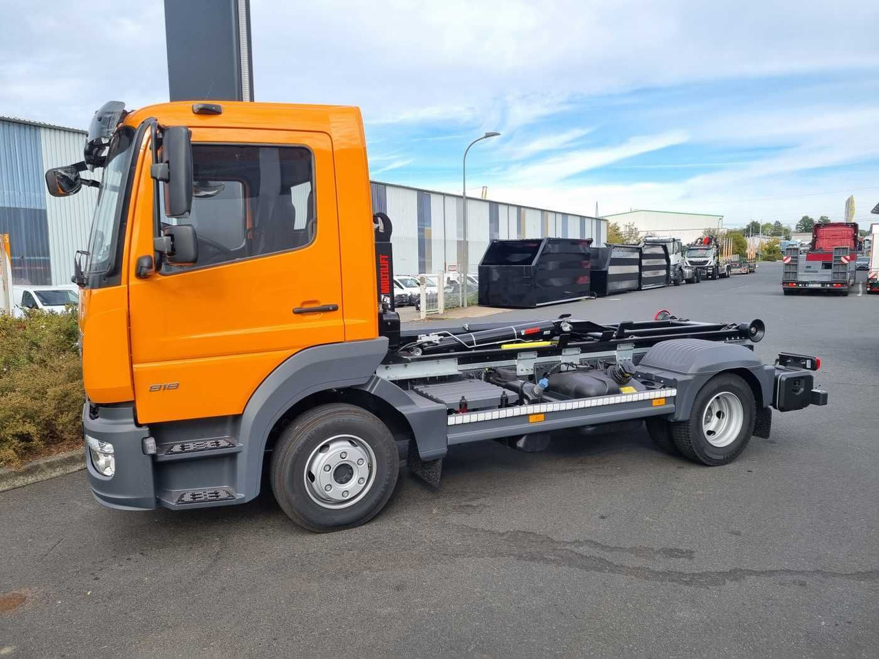 Mercedes-Benz Atego 818 K 4x2 HIAB XR5S3650 AHK Klima - Hákový nosič kontejnerů: obrázek 4 Mercedes-Benz Atego 818 K 4x2 HIAB XR5S3650 AHK Klima - Hákový nosič kontejnerů: obrázek 4