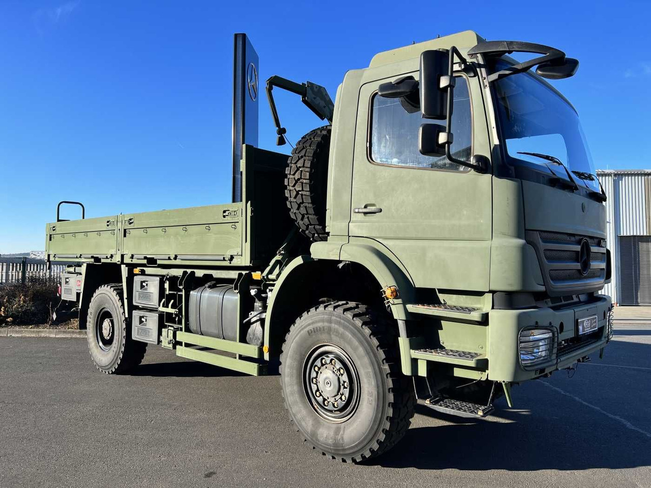 Mercedes-Benz Axor 1829 A 4x4 Pritsche - Nákladní automobil valníkový/ Plošinový: obrázek 3 Mercedes-Benz Axor 1829 A 4x4 Pritsche - Nákladní automobil valníkový/ Plošinový: obrázek 3